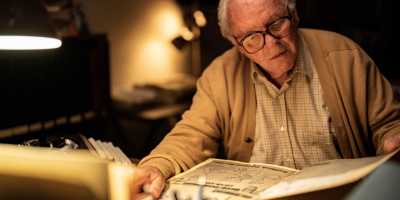 Anthony Hopkins as the older Nicholas Winton in a scene from "One Life." (Bleecker Street)