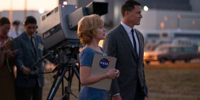 Kelly Jones (Scarlett Johansson) and Cole Davis (Channing Tatum) in “Fly Me to the Moon.” (Dan McFadden/Sony Pictures)