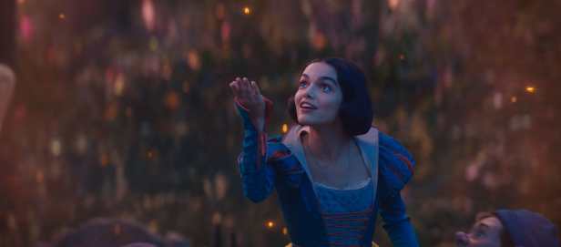 Rachel Zegler as Snow White. (Photo from Disney Enterprises)