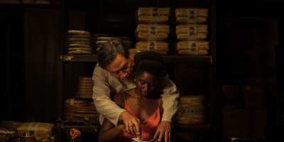 Han Chang and Nina Mélo in "Black Tea"(Olivier Marceny photo)