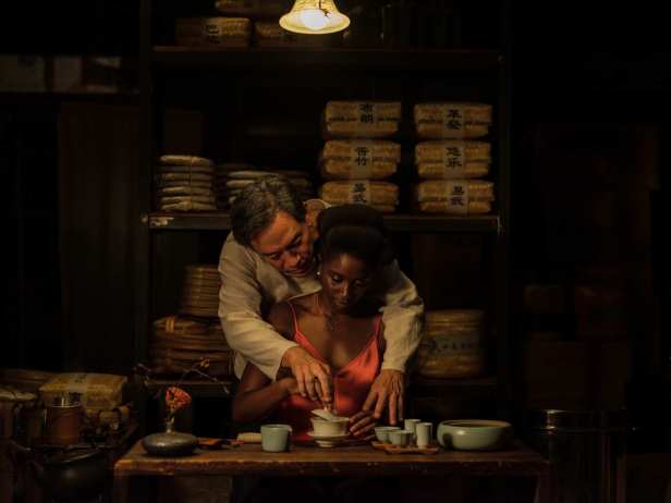 Han Chang and Nina Mélo in "Black Tea"(Olivier Marceny photo)