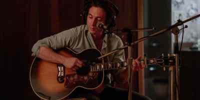 Jeremy Allen White as Bruce Springsteen in “Springsteen: Deliver Me From Nowhere.” (Macall Polay/ 20th Century Studios)